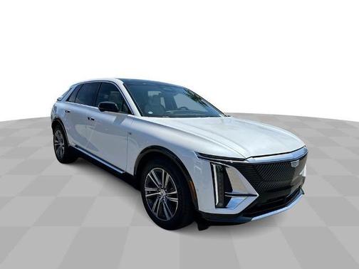 Crystal White Tricoat 2025 Cadillac LYRIQ Luxury