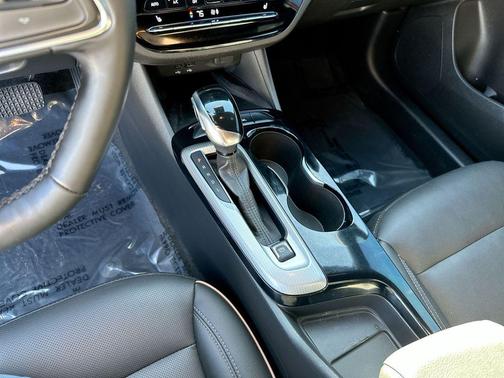 Cinnabar Metallic 2024 Buick Envista Avenir FWD