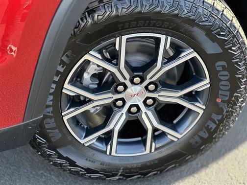 2026 GMC Acadia AWD AT4