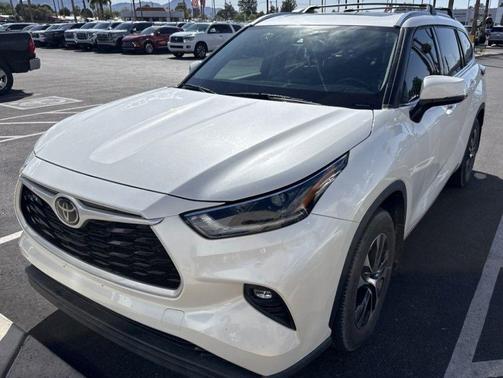 Blizzard Pearl 2021 Toyota Highlander XLE