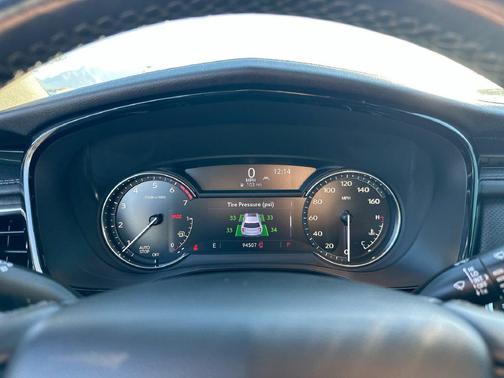 Crystal White Tricoat 2023 Cadillac XT6 Luxury FWD
