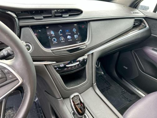 Crystal White Tricoat 2018 Cadillac XT5 Luxury