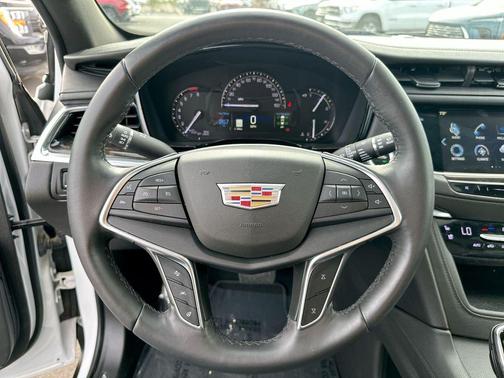 Crystal White Tricoat 2018 Cadillac XT5 Luxury