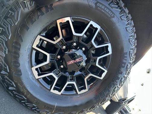 2025 GMC Sierra 2500 AT4