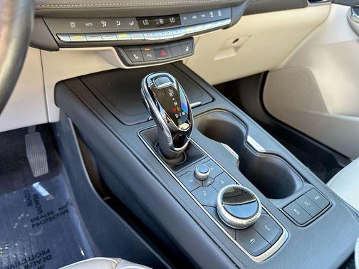 Argent Silver Metallic 2023 Cadillac XT4 Luxury