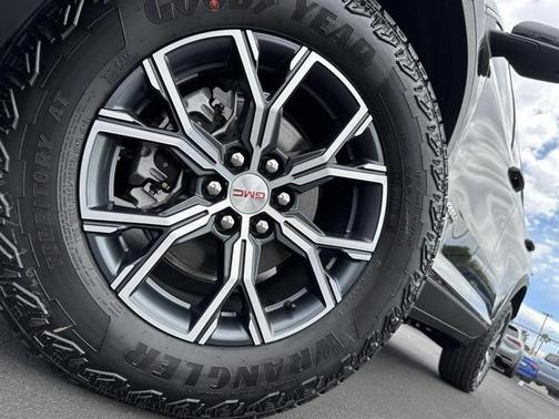 2025 GMC Acadia AWD AT4