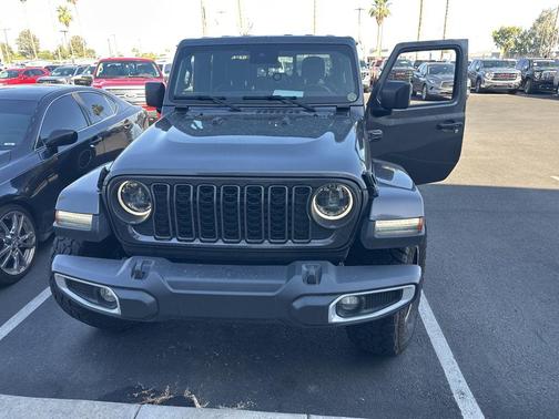 Granite Crystal Metallic Clearcoat 2024 Jeep Gladiator Sport S