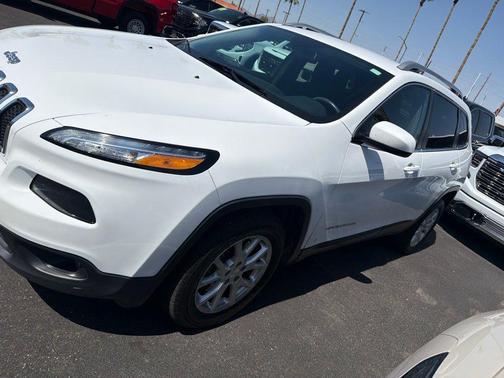 Bright White Clearcoat 2016 Jeep Cherokee Latitude