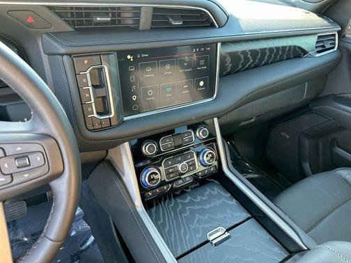 White Frost Tricoat 2024 GMC Yukon XL Denali