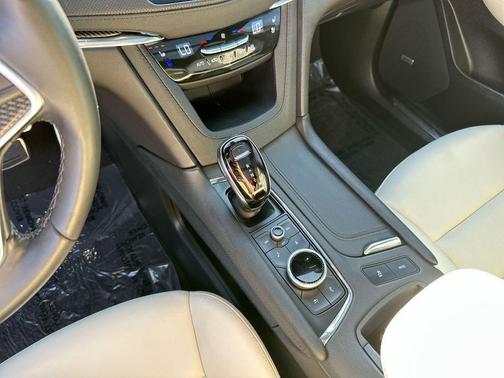 Crystal White Tricoat 2023 Cadillac XT5 Sport