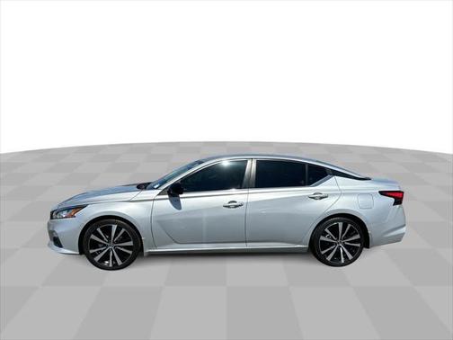2022 Nissan Altima SR FWD
