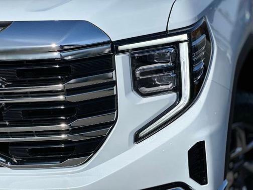 Glacier White Tricoat 2026 GMC Sierra 1500 SLT