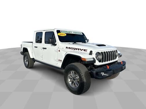 Bright White Clearcoat 2025 Jeep Gladiator Mojave X