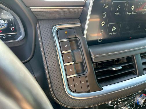 White Frost Tricoat 2023 GMC Yukon XL 4WD AT4
