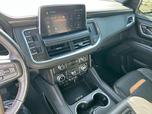 White Frost Tricoat 2023 GMC Yukon XL 4WD AT4