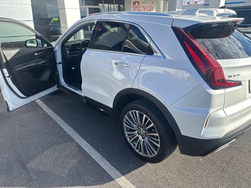 Crystal White Tricoat 2024 Cadillac XT4 Premium Luxury
