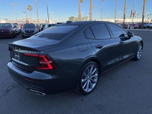 Photo 5 of 19 of 2020 Volvo S60 T5 Momentum