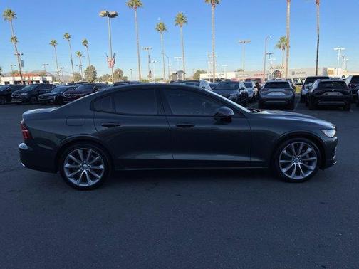Photo 4 of 19 of 2020 Volvo S60 T5 Momentum