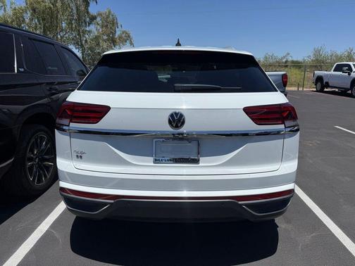 Pure White 2022 Volkswagen Atlas Cross Sport 2.0T SE w/Technology