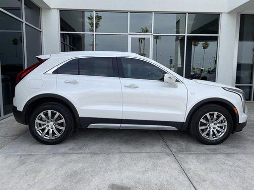 2022 Cadillac XT4 Premium Luxury