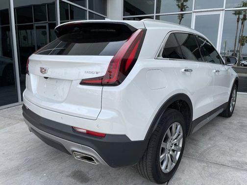 2022 Cadillac XT4 Premium Luxury