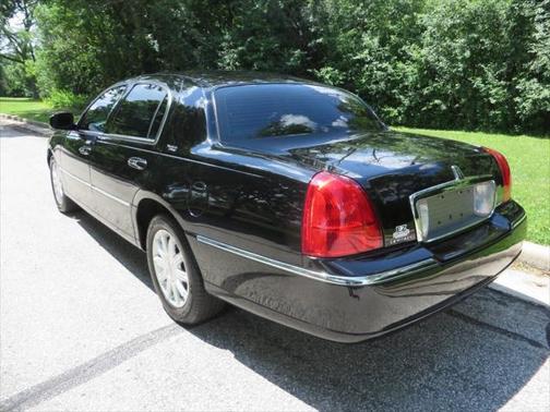 2011 Lincoln Town Car Signature