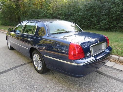 2010 Lincoln Town Car Signature