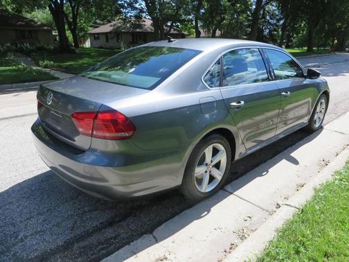 2012 Volkswagen Passat 2.5 SE