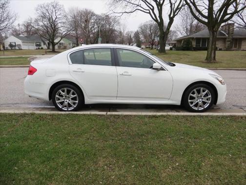 2010 INFINITI G37x Base