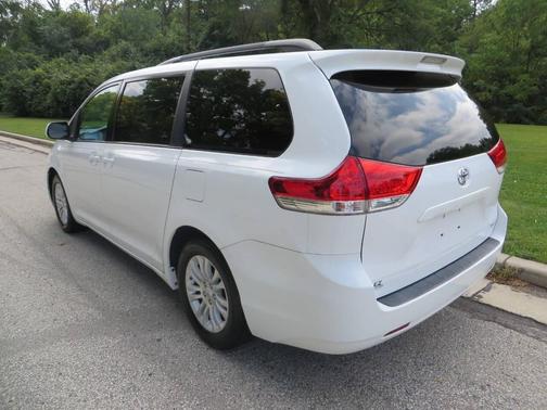 2011 Toyota Sienna XLE