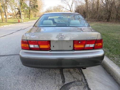 1998 Lexus ES 300 Base