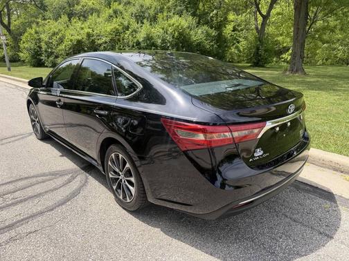 Black 2016 Toyota Avalon Hybrid XLE Plus
