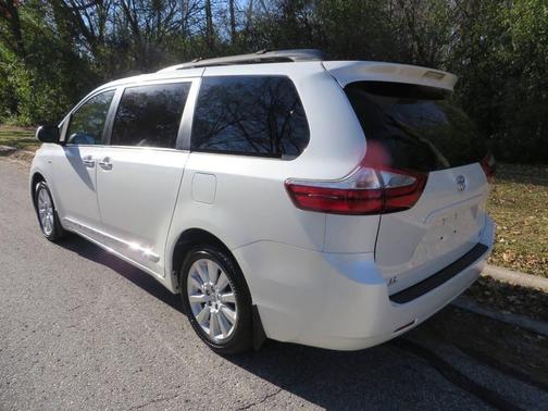 2016 Toyota Sienna XLE