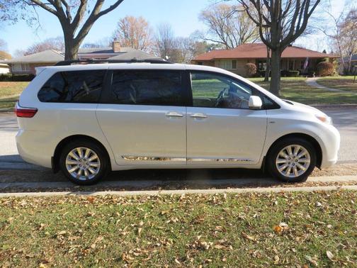 2016 Toyota Sienna XLE