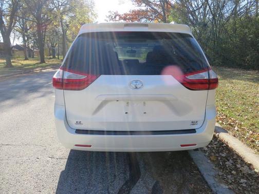 2016 Toyota Sienna XLE