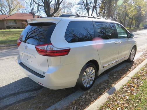 2016 Toyota Sienna XLE