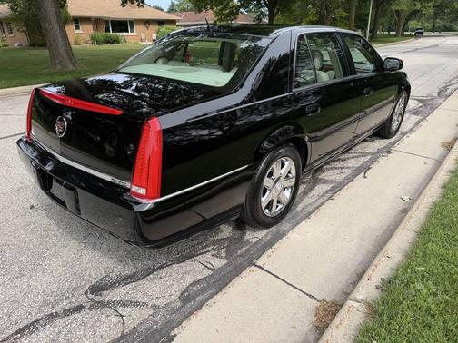 Black 2006 Cadillac DTS Luxury