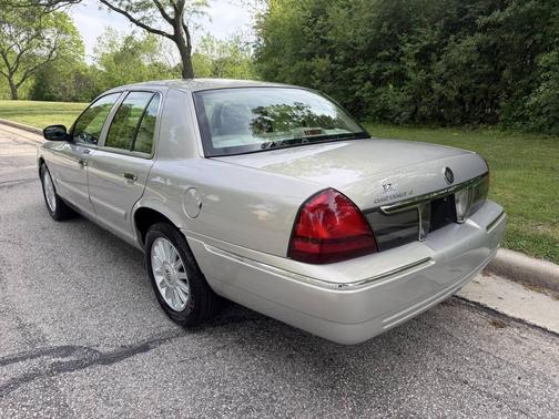 Silver 2009 Mercury Grand Marquis LS Sedan Luxury 4dr