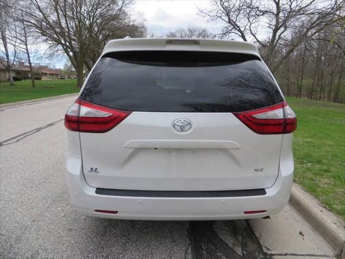 2017 Toyota Sienna XLE Premium
