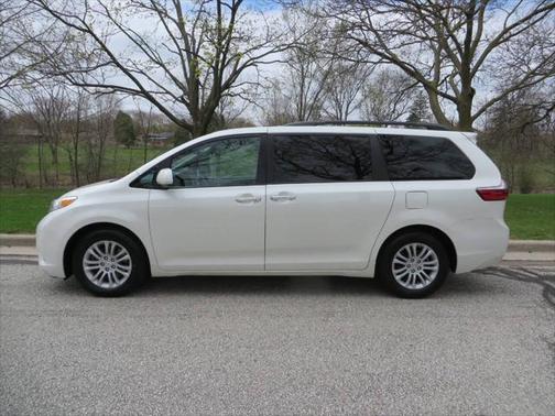 2017 Toyota Sienna XLE Premium