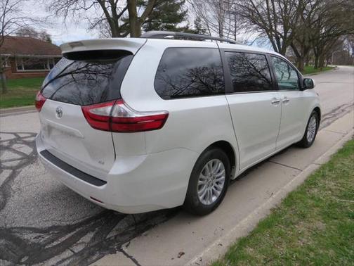 2017 Toyota Sienna XLE Premium
