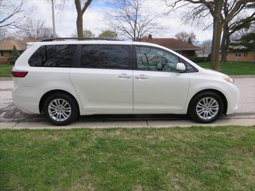2017 Toyota Sienna XLE Premium