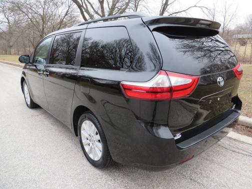 2016 Toyota Sienna XLE