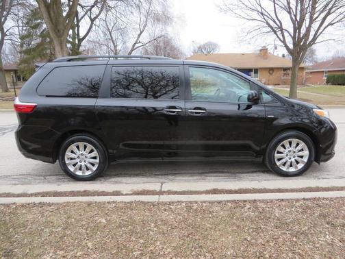 2016 Toyota Sienna XLE