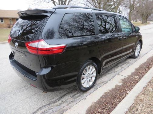 2016 Toyota Sienna XLE