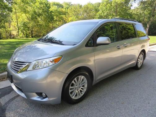 2017 Toyota Sienna XLE