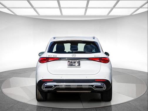 2026 Mercedes-Benz GLC 300 4MATIC