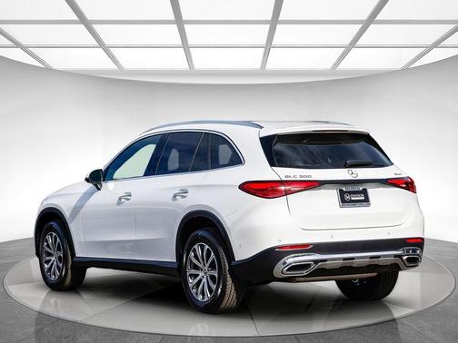 2026 Mercedes-Benz GLC 300 4MATIC