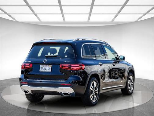 2025 Mercedes-Benz GLB 250 4MATIC