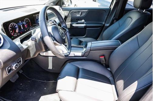 2025 Mercedes-Benz GLB 250 4MATIC